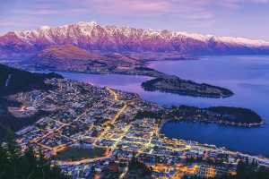 Queenstown NZ drive holiday MyHolidayCentre
Scenic dusk view of illuminated Queenstown cityscape at beautiful sunset ...
